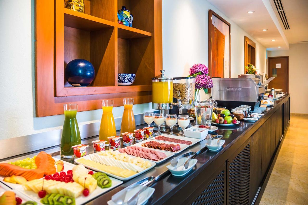 Eurostars Zona Rosa Suites Mexiko-Stadt Exterior foto A buffet at a hotel